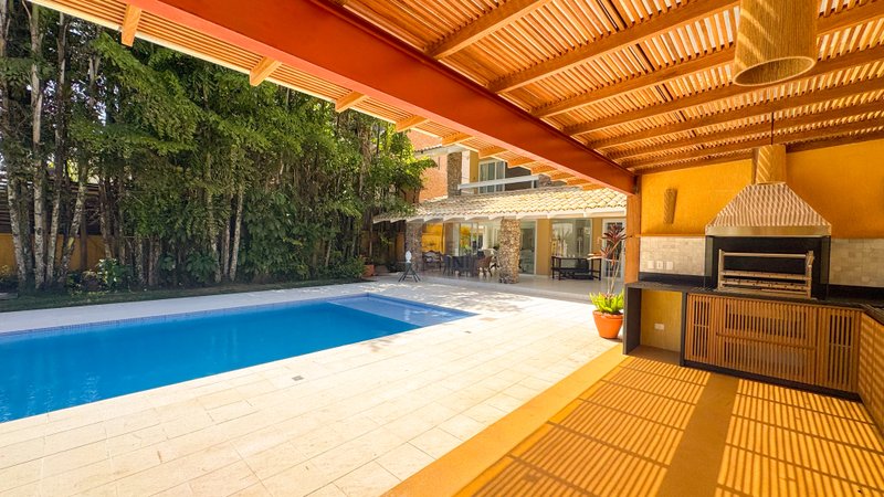 Casa P&eacute; na Areia na Praia de Juquehy com Piscina e Jardim - LOCA&Ccedil;&Atilde;O DI&Aacute;RIA  São Sebastião - 