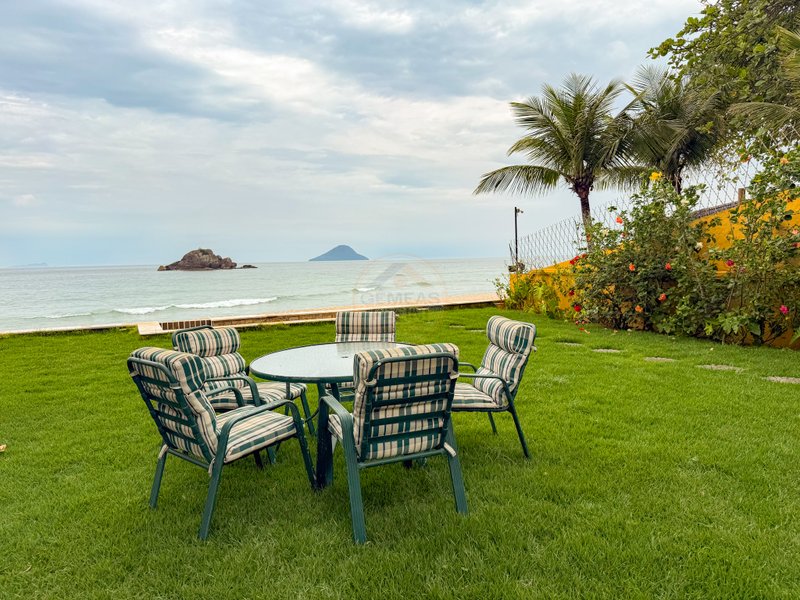 Casa P&eacute; na Areia na Praia de Juquehy com Piscina e Jardim - LOCA&Ccedil;&Atilde;O DI&Aacute;RIA  São Sebastião - 