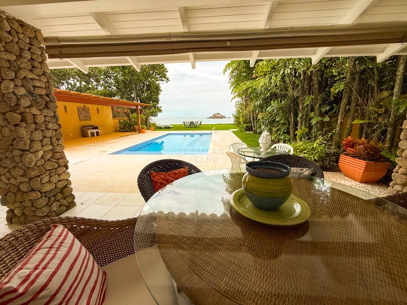 Casa P&eacute; na Areia na Praia de Juquehy com Piscina e Jardim - LOCA&Ccedil;&Atilde;O DI&Aacute;RIA  São Sebastião - 