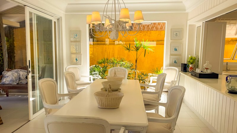 Casa P&eacute; na Areia na Praia de Juquehy com Piscina e Jardim - LOCA&Ccedil;&Atilde;O DI&Aacute;RIA  São Sebastião - 