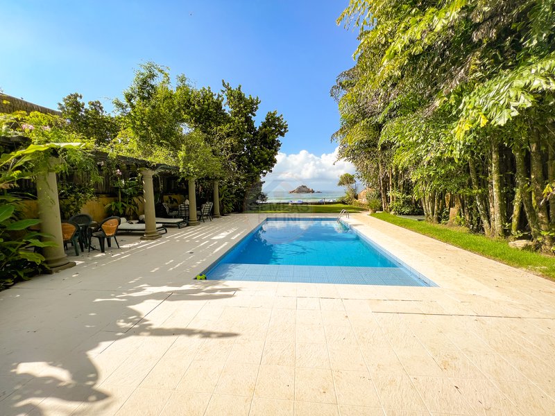 Casa Pé na Areia na Praia de Juquehy com Piscina e Jardim - LOCAÇÃO DIÁRIA - São Sebastião - 