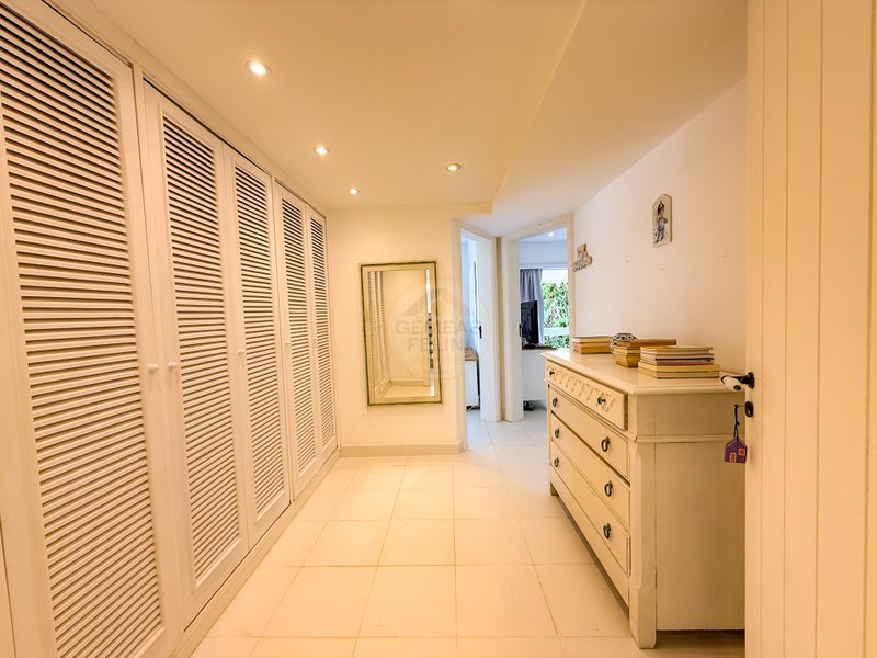 Casa P&eacute; na Areia na Praia de Juquehy com Piscina e Jardim - LOCA&Ccedil;&Atilde;O DI&Aacute;RIA  São Sebastião - 