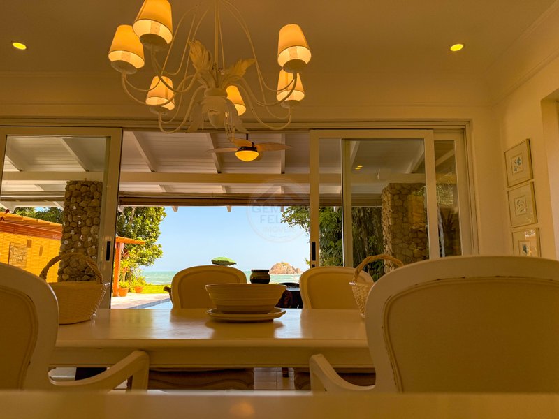 Casa P&eacute; na Areia na Praia de Juquehy com Piscina e Jardim - LOCA&Ccedil;&Atilde;O DI&Aacute;RIA  São Sebastião - 