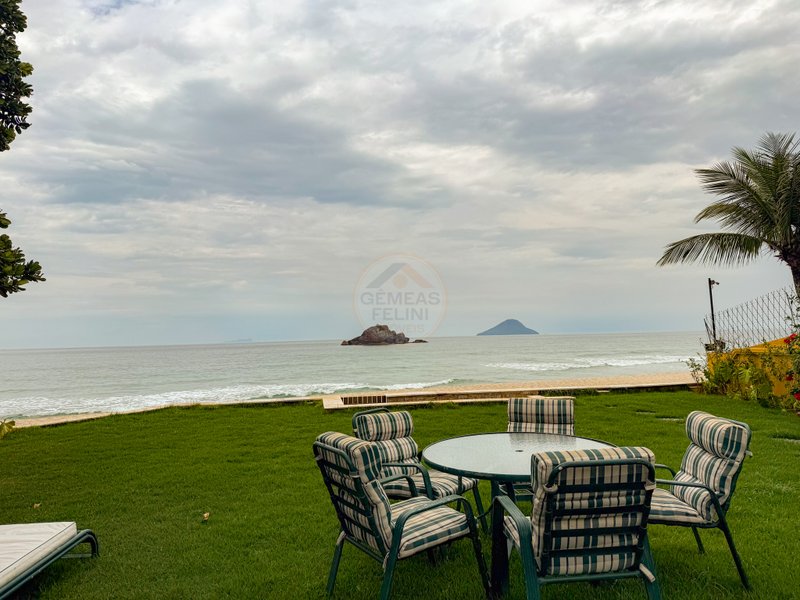 Casa P&eacute; na Areia na Praia de Juquehy com Piscina e Jardim - LOCA&Ccedil;&Atilde;O DI&Aacute;RIA  São Sebastião - 
