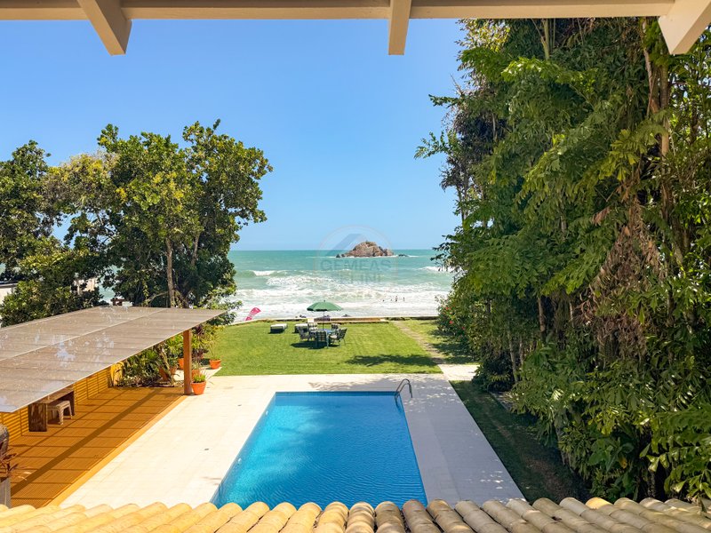 Casa P&eacute; na Areia na Praia de Juquehy com Piscina e Jardim - LOCA&Ccedil;&Atilde;O DI&Aacute;RIA  São Sebastião - 