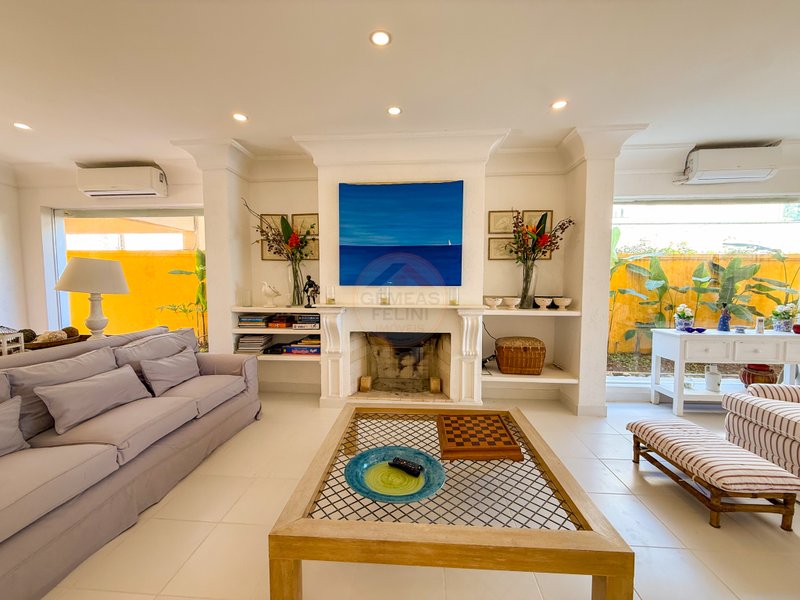 Casa P&eacute; na Areia na Praia de Juquehy com Piscina e Jardim - LOCA&Ccedil;&Atilde;O DI&Aacute;RIA  São Sebastião - 