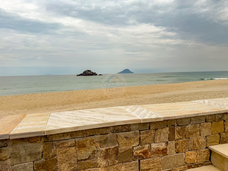 Casa P&eacute; na Areia na Praia de Juquehy com Piscina e Jardim - LOCA&Ccedil;&Atilde;O DI&Aacute;RIA  São Sebastião - 