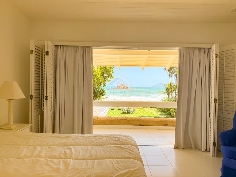 Casa P&eacute; na Areia na Praia de Juquehy com Piscina e Jardim - LOCA&Ccedil;&Atilde;O DI&Aacute;RIA  São Sebastião - 