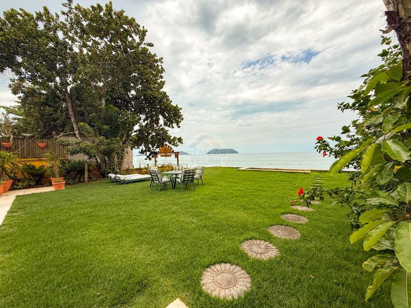 Casa P&eacute; na Areia na Praia de Juquehy com Piscina e Jardim - LOCA&Ccedil;&Atilde;O DI&Aacute;RIA  São Sebastião - 