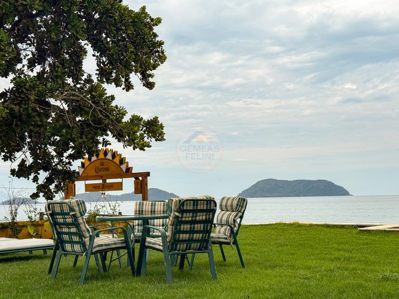 Casa P&eacute; na Areia na Praia de Juquehy com Piscina e Jardim - LOCA&Ccedil;&Atilde;O DI&Aacute;RIA  São Sebastião - 