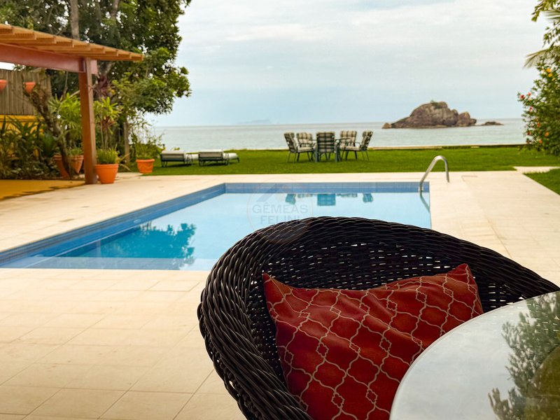 Casa P&eacute; na Areia na Praia de Juquehy com Piscina e Jardim - LOCA&Ccedil;&Atilde;O DI&Aacute;RIA  São Sebastião - 