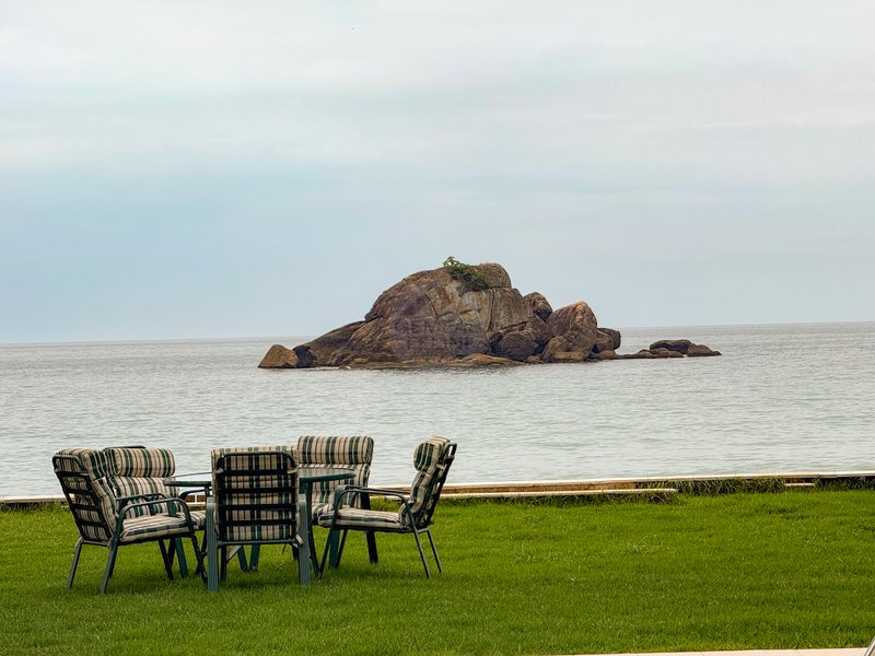Casa P&eacute; na Areia na Praia de Juquehy com Piscina e Jardim - LOCA&Ccedil;&Atilde;O DI&Aacute;RIA  São Sebastião - 