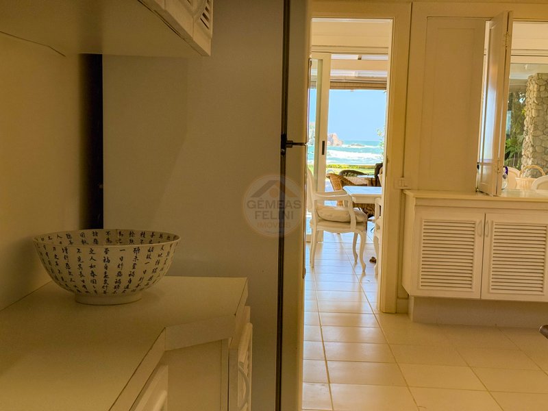 Casa P&eacute; na Areia na Praia de Juquehy com Piscina e Jardim - LOCA&Ccedil;&Atilde;O DI&Aacute;RIA  São Sebastião - 