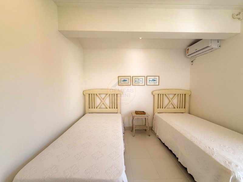 Casa P&eacute; na Areia na Praia de Juquehy com Piscina e Jardim - LOCA&Ccedil;&Atilde;O DI&Aacute;RIA  São Sebastião - 