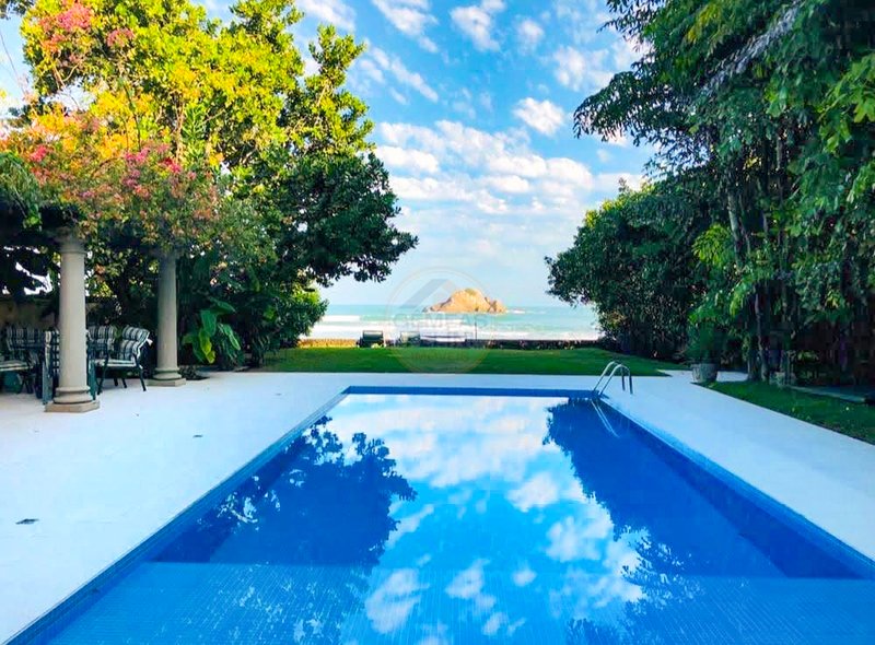 Casa Pé na Areia na Praia de Juquehy com Piscina e Jardim - LOCAÇÃO DIÁRIA - São Sebastião - 