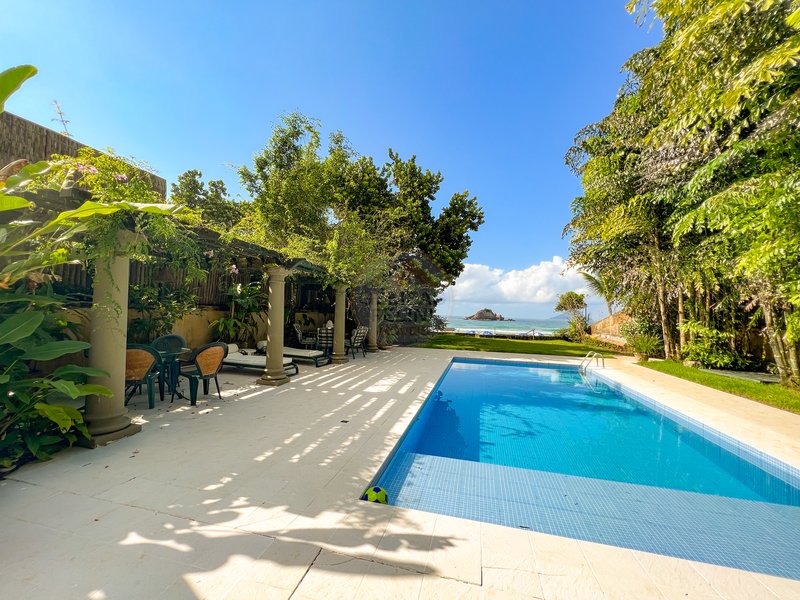 Casa Pé na Areia na Praia de Juquehy com Piscina e Jardim - LOCAÇÃO DIÁRIA - São Sebastião - 