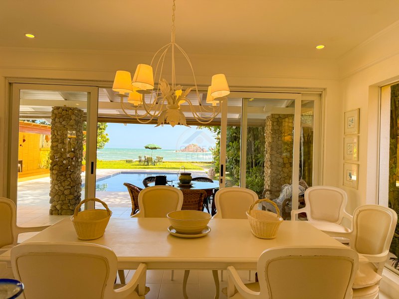 Casa P&eacute; na Areia na Praia de Juquehy com Piscina e Jardim - LOCA&Ccedil;&Atilde;O DI&Aacute;RIA  São Sebastião - 