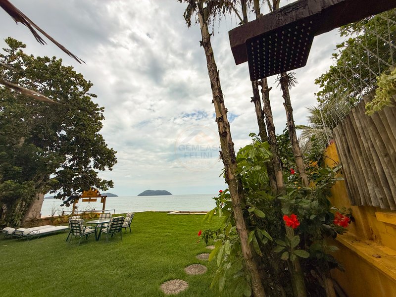 Casa P&eacute; na Areia na Praia de Juquehy com Piscina e Jardim - LOCA&Ccedil;&Atilde;O DI&Aacute;RIA  São Sebastião - 