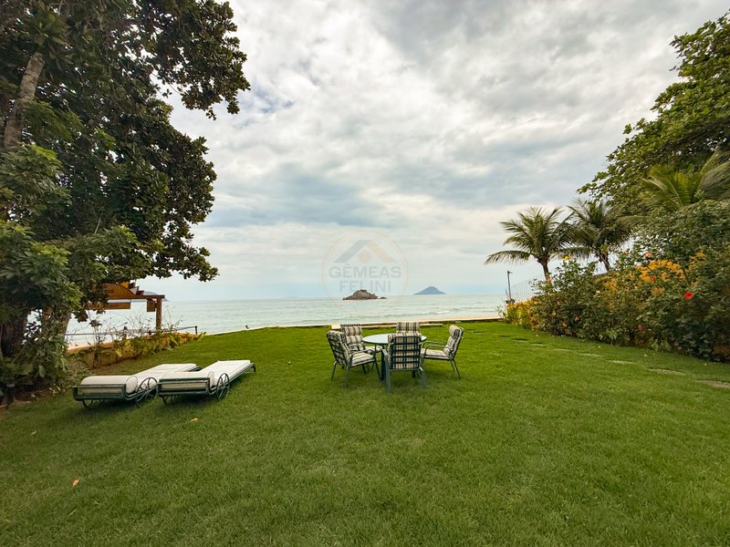 Casa P&eacute; na Areia na Praia de Juquehy com Piscina e Jardim - LOCA&Ccedil;&Atilde;O DI&Aacute;RIA  São Sebastião - 
