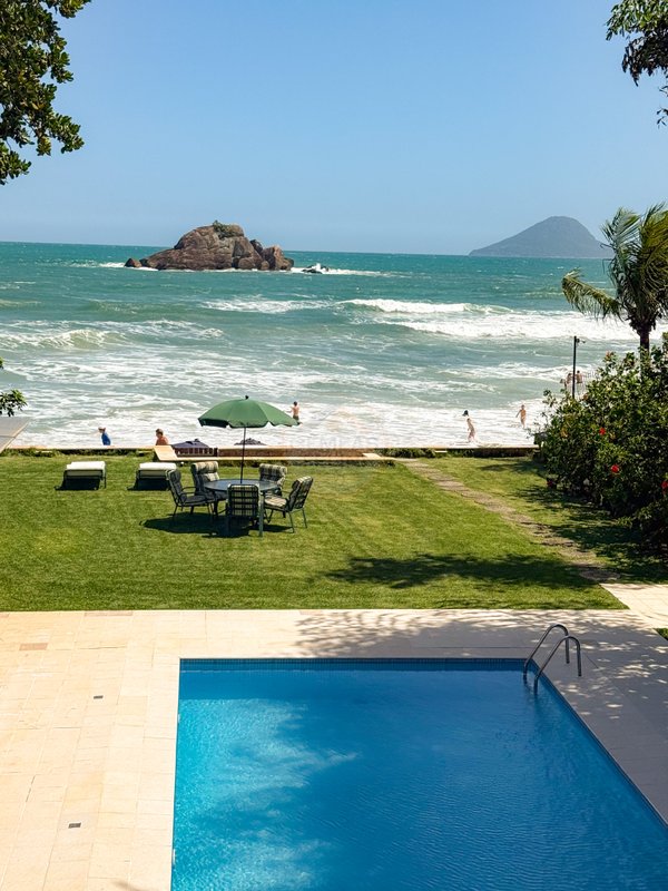 Casa P&eacute; na Areia na Praia de Juquehy com Piscina e Jardim - LOCA&Ccedil;&Atilde;O DI&Aacute;RIA  São Sebastião - 