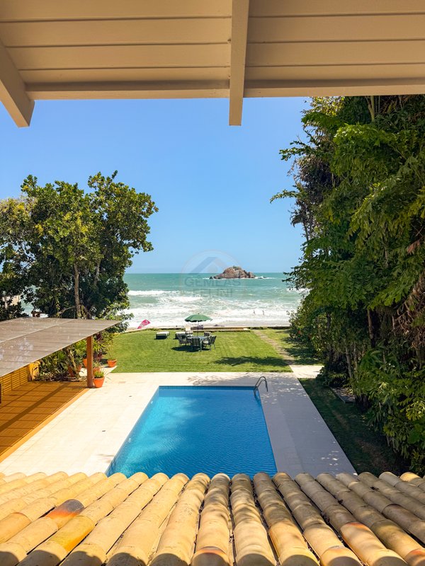 Casa P&eacute; na Areia na Praia de Juquehy com Piscina e Jardim - LOCA&Ccedil;&Atilde;O DI&Aacute;RIA  São Sebastião - 