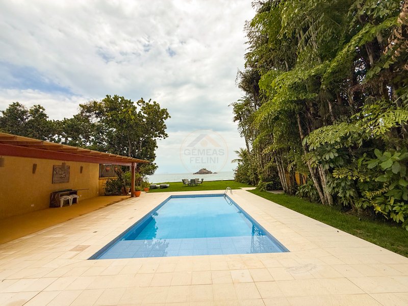Casa P&eacute; na Areia na Praia de Juquehy com Piscina e Jardim - LOCA&Ccedil;&Atilde;O DI&Aacute;RIA  São Sebastião - 