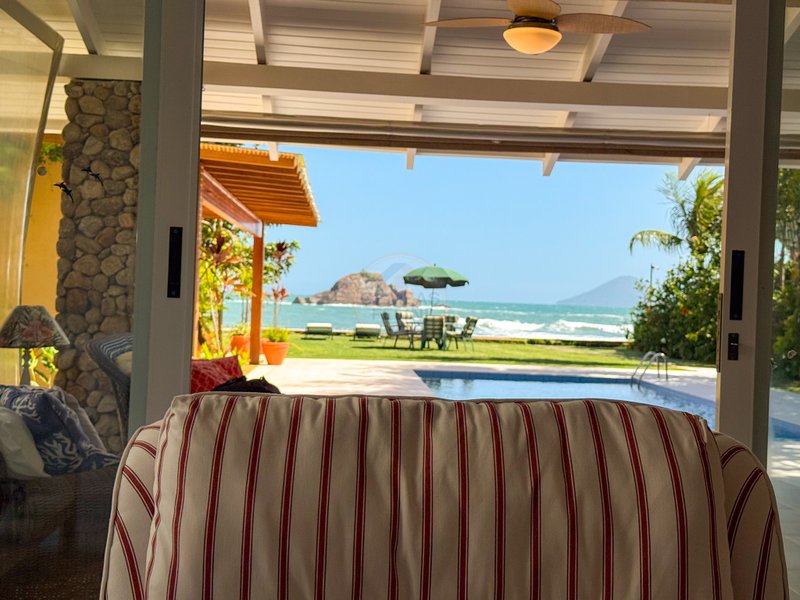 Casa P&eacute; na Areia na Praia de Juquehy com Piscina e Jardim - LOCA&Ccedil;&Atilde;O DI&Aacute;RIA  São Sebastião - 