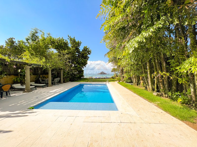 Casa Pé na Areia na Praia de Juquehy com Piscina e Jardim - LOCAÇÃO DIÁRIA - São Sebastião - 