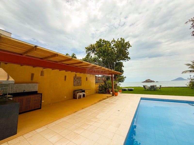 Casa P&eacute; na Areia na Praia de Juquehy com Piscina e Jardim - LOCA&Ccedil;&Atilde;O DI&Aacute;RIA  São Sebastião - 