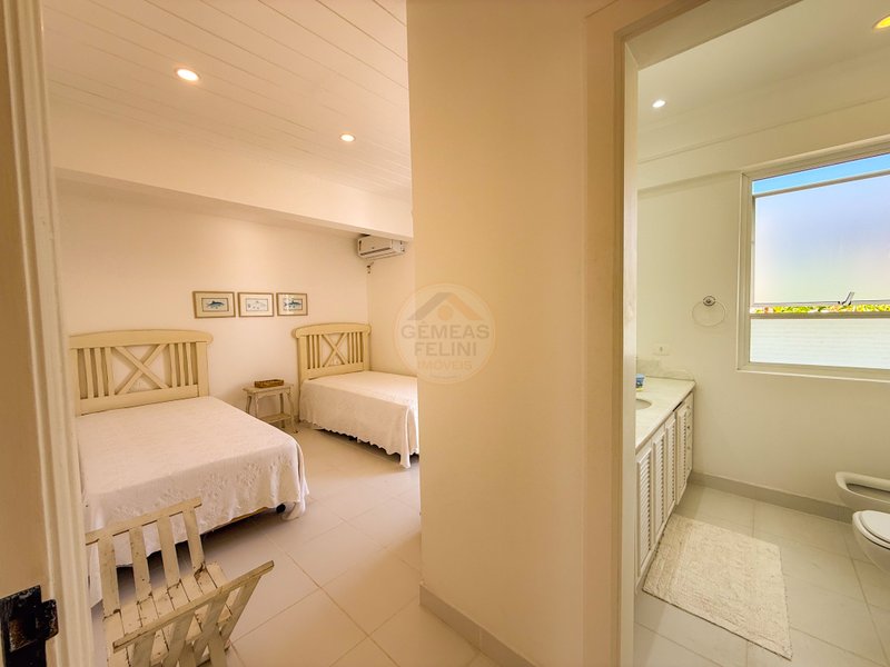 Casa P&eacute; na Areia na Praia de Juquehy com Piscina e Jardim - LOCA&Ccedil;&Atilde;O DI&Aacute;RIA  São Sebastião - 