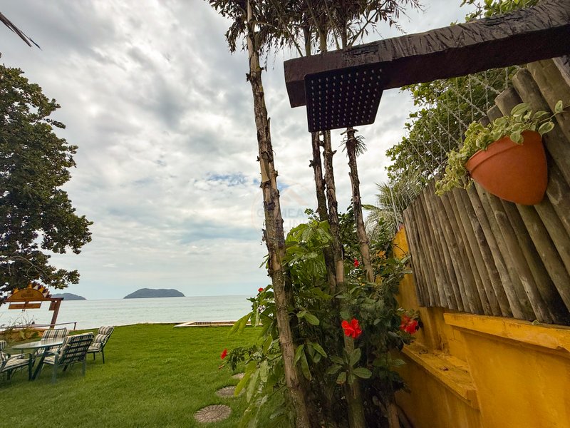 Casa P&eacute; na Areia na Praia de Juquehy com Piscina e Jardim - LOCA&Ccedil;&Atilde;O DI&Aacute;RIA  São Sebastião - 