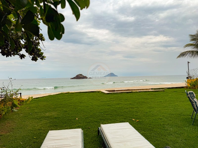 Casa P&eacute; na Areia na Praia de Juquehy com Piscina e Jardim - LOCA&Ccedil;&Atilde;O DI&Aacute;RIA  São Sebastião - 