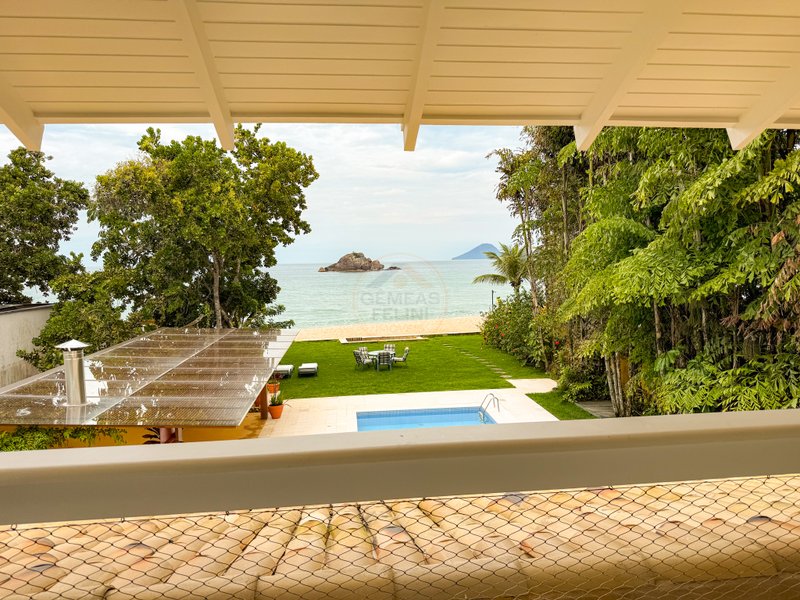 Casa P&eacute; na Areia na Praia de Juquehy com Piscina e Jardim - LOCA&Ccedil;&Atilde;O DI&Aacute;RIA  São Sebastião - 