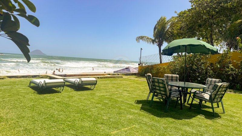 Casa P&eacute; na Areia na Praia de Juquehy com Piscina e Jardim - LOCA&Ccedil;&Atilde;O DI&Aacute;RIA  São Sebastião - 