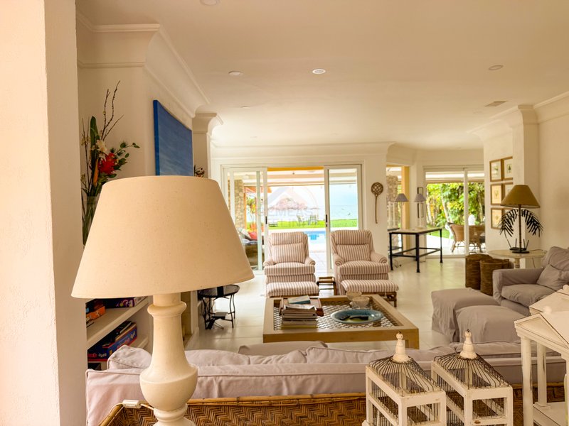 Casa P&eacute; na Areia na Praia de Juquehy com Piscina e Jardim - LOCA&Ccedil;&Atilde;O DI&Aacute;RIA  São Sebastião - 