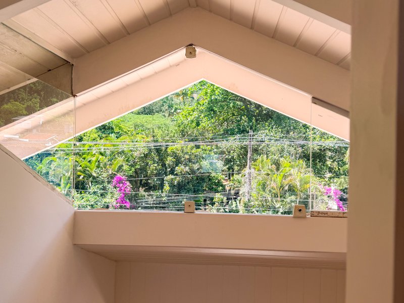 Casa P&eacute; na Areia na Praia de Juquehy com Piscina e Jardim - LOCA&Ccedil;&Atilde;O DI&Aacute;RIA  São Sebastião - 