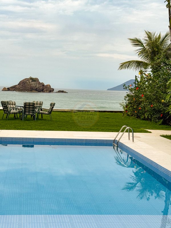 Casa P&eacute; na Areia na Praia de Juquehy com Piscina e Jardim - LOCA&Ccedil;&Atilde;O DI&Aacute;RIA  São Sebastião - 