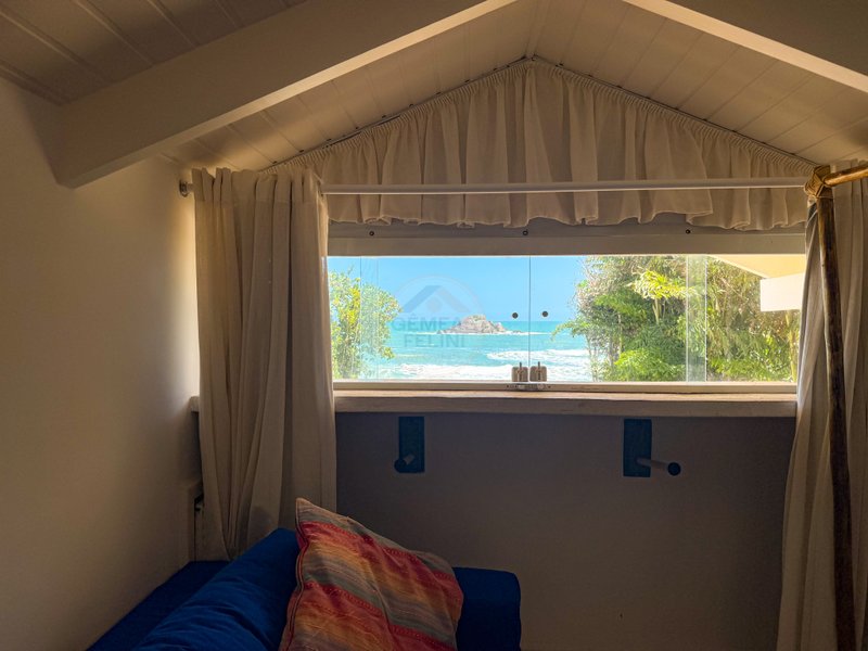 Casa P&eacute; na Areia na Praia de Juquehy com Piscina e Jardim - LOCA&Ccedil;&Atilde;O DI&Aacute;RIA  São Sebastião - 