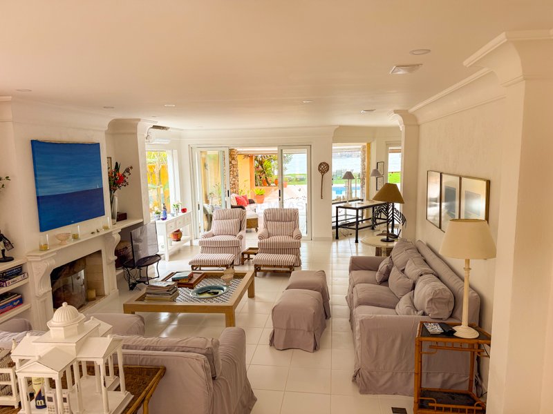 Casa P&eacute; na Areia na Praia de Juquehy com Piscina e Jardim - LOCA&Ccedil;&Atilde;O DI&Aacute;RIA  São Sebastião - 