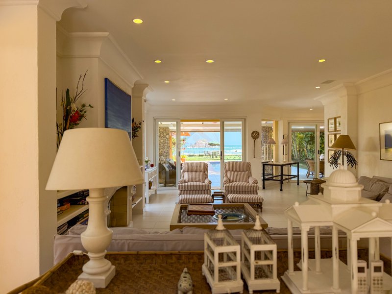 Casa P&eacute; na Areia na Praia de Juquehy com Piscina e Jardim - LOCA&Ccedil;&Atilde;O DI&Aacute;RIA  São Sebastião - 