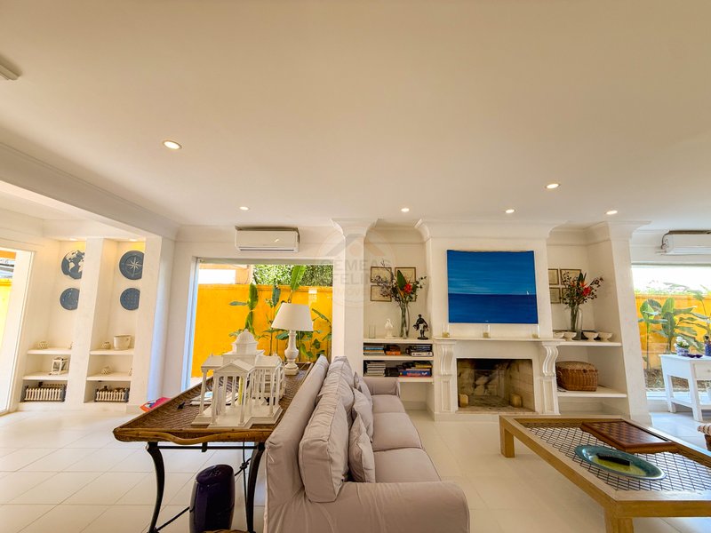 Casa P&eacute; na Areia na Praia de Juquehy com Piscina e Jardim - LOCA&Ccedil;&Atilde;O DI&Aacute;RIA  São Sebastião - 