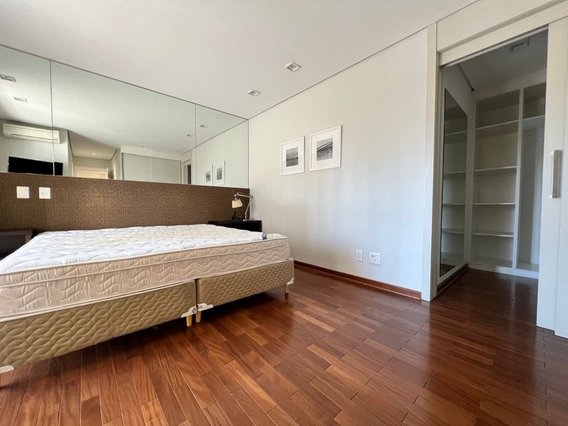 Apartamento para alugar na Vila Nova Conceição com 2 Quartos e 2 Vagas por R$ 23.000,00 Rua Diogo Jácome São Paulo - 