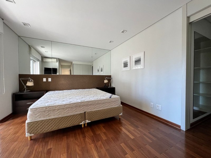Apartamento para alugar na Vila Nova Conceição com 2 Quartos e 2 Vagas por R$ 23.000,00 Rua Diogo Jácome São Paulo - 