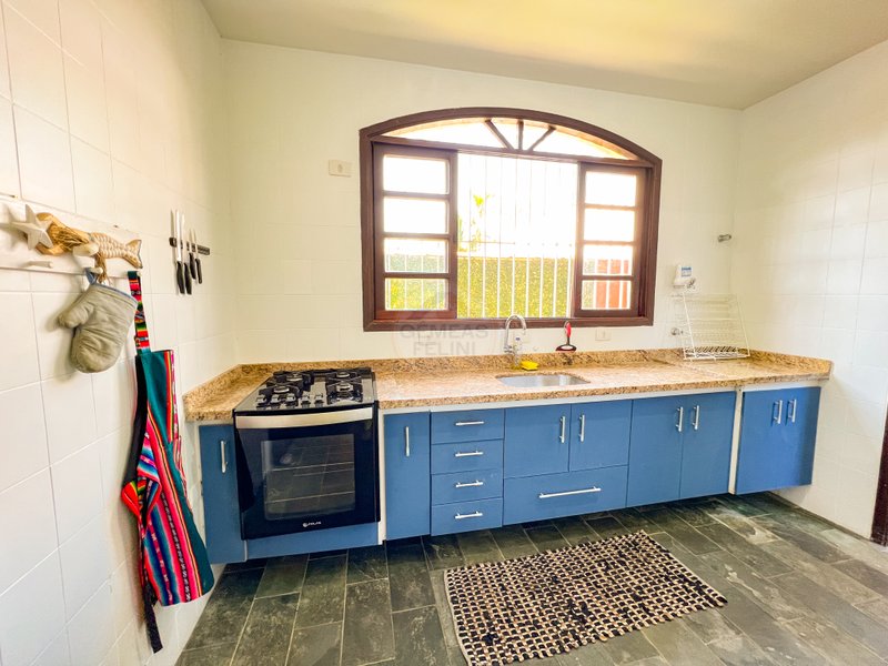 Casa fora de condomínio com 4 quartos na Praia de Barra do Una  São Sebastião - 