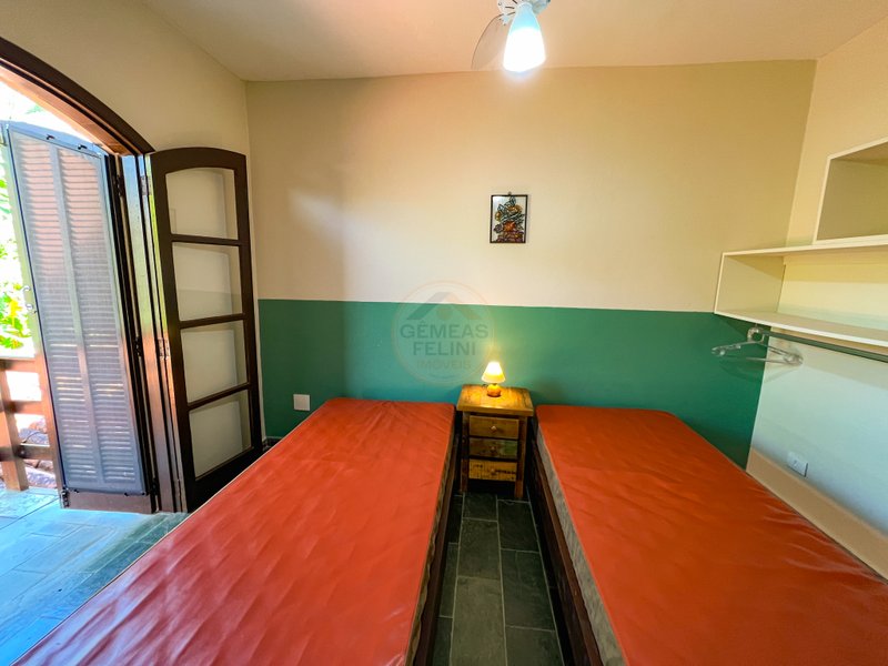 Casa fora de condomínio com 4 quartos na Praia de Barra do Una  São Sebastião - 