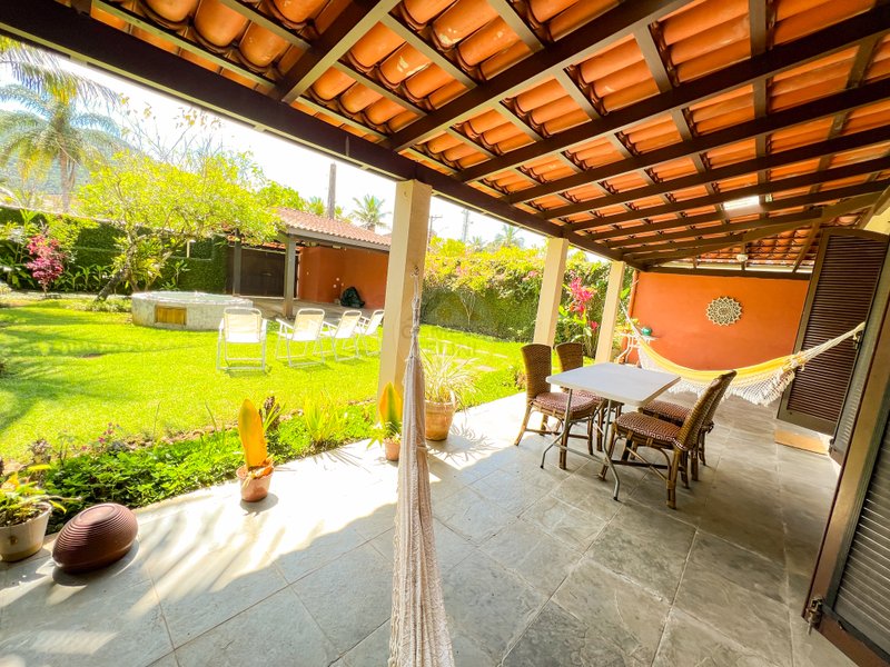 Casa fora de condomínio com 4 quartos na Praia de Barra do Una  São Sebastião - 