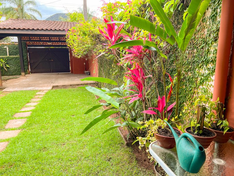 Casa fora de condomínio com 4 quartos na Praia de Barra do Una  São Sebastião - 