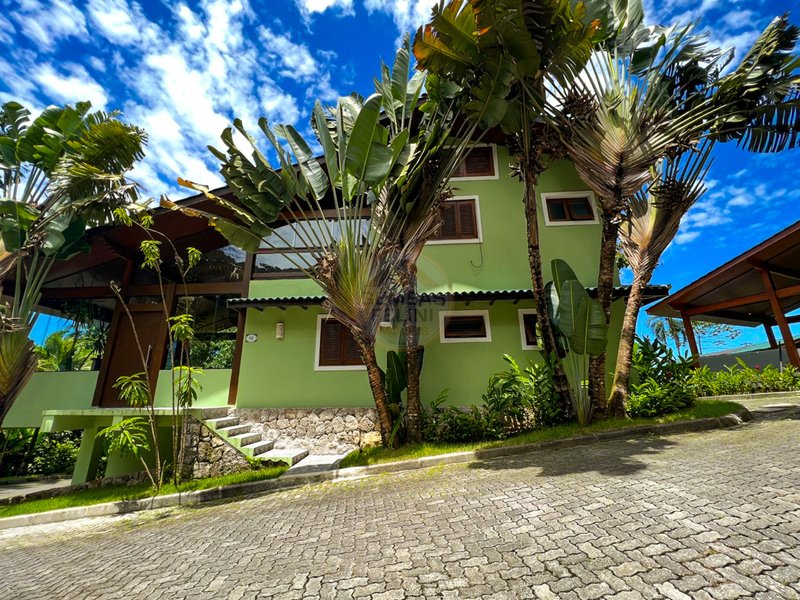 Casa Vista Mar na Praia de Juquehy no Canto Nobre da Praia - LOCAÇÃO ANUAL - São Sebastião - 