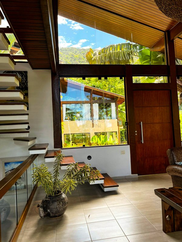 Casa Vista Mar na Praia de Juquehy no Canto Nobre da Praia - LOCAÇÃO ANUAL - São Sebastião - 