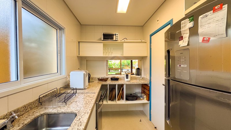 Casa em condom&iacute;nio 50 m da Praia de Juquehy - VENDA  São Sebastião - 